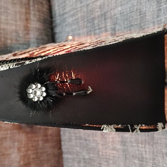 Timeless Black and White  Purse-Shaped Lamp - Picture 2 of 2